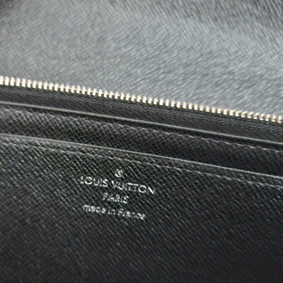 LOUIS VUITTON Epi Twist Wallet - Picture 4 of 11